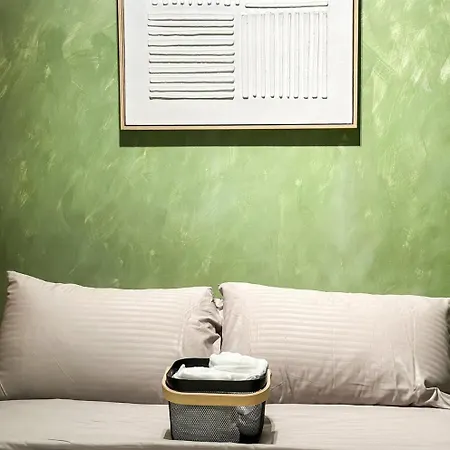 Snug Flat Across Mnl Airport -T3 Apartment